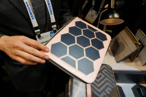 A Sol Bag, também da Samsung, capta energia solar capaz de recarregar o celular