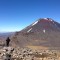 Marco Gomes no Tongariro National Park com vulcão ao fundo