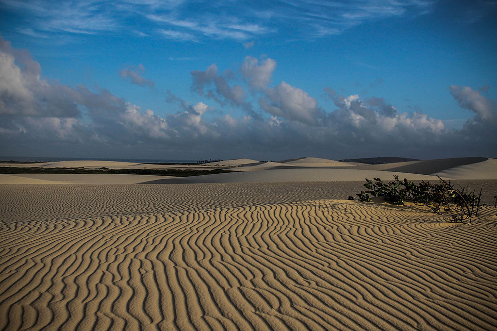 Deixei escrito na areia: Eu corri aqui/Foto: Alana Ribeiro/Wikimedia Commons